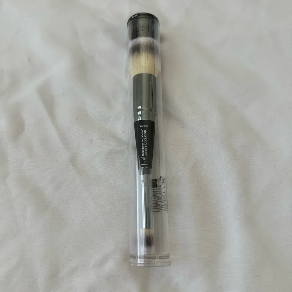 NEW it cosmetics heavenly luxe complexion perfection foundation makeup brush #7